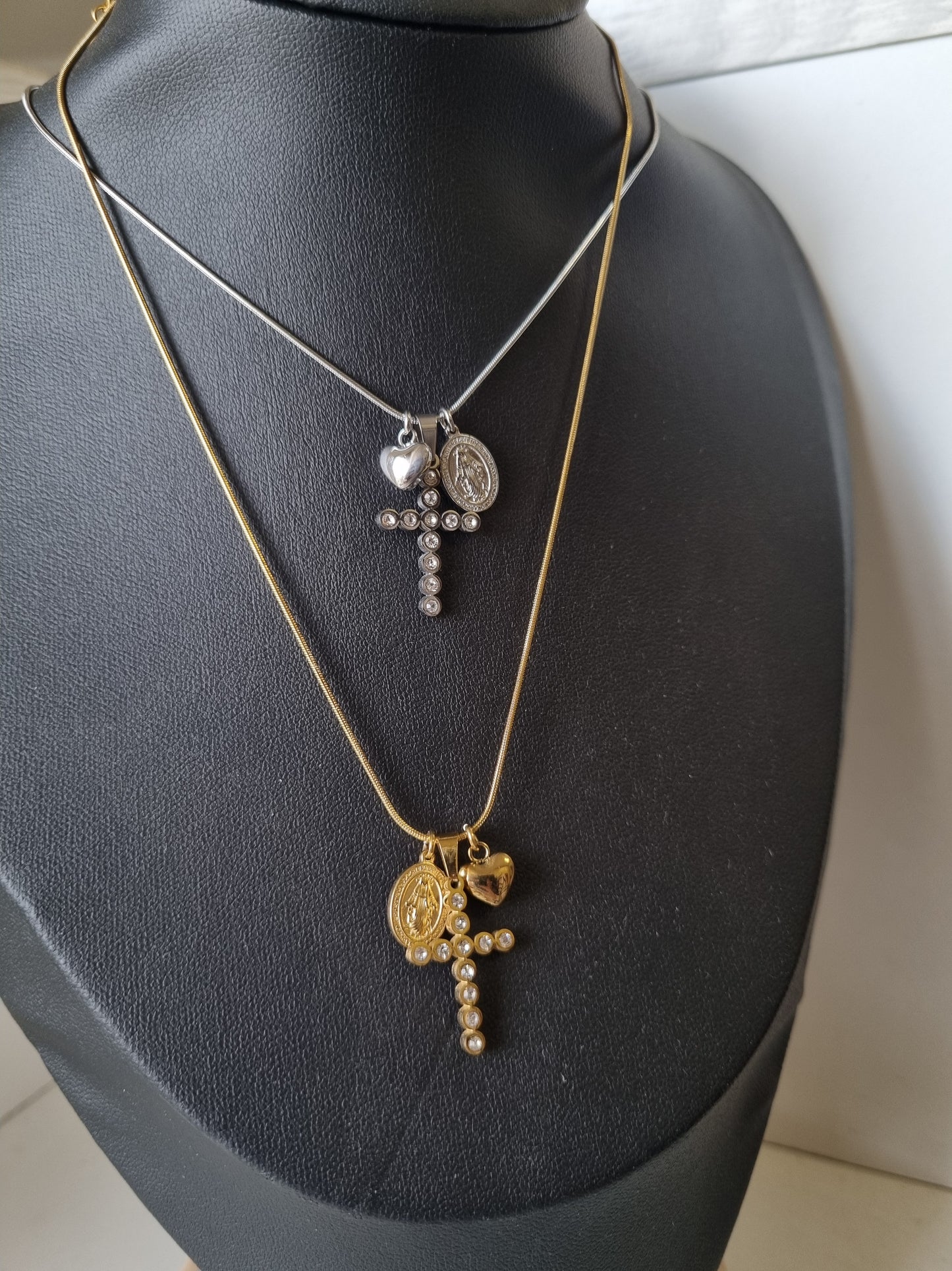 Collana multicharm croce